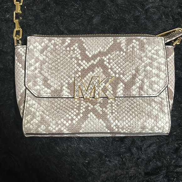 Nwt Michael Kors crossbody snakeskin leather🥰 - Picture 2 of 8